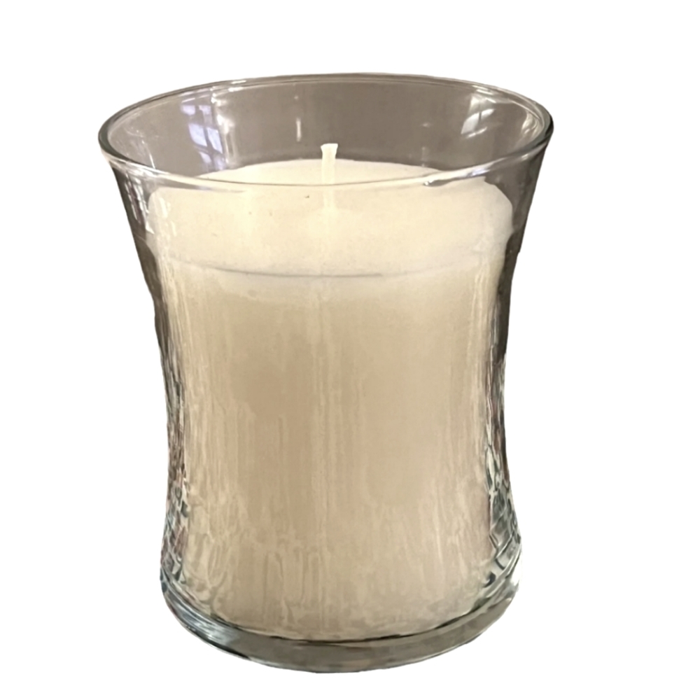 Belize Warm Vanilla Cream candle New Celebrating Home, 60 hours burn time 13 oz